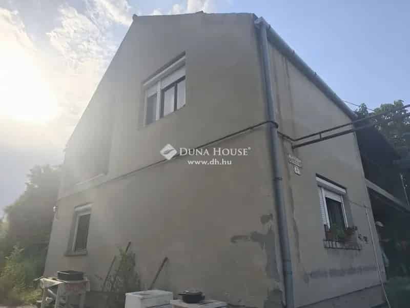 Szentesi két szintes családi ház eladó 130 m2 5 szoba nagy udvarral
