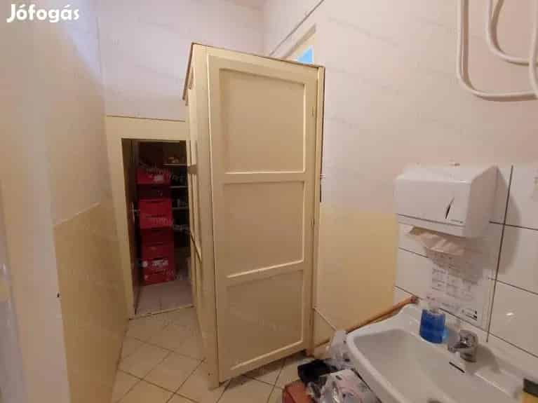 Napelemmel felszerelt üzleti ingatlan eladó Jászkisérben