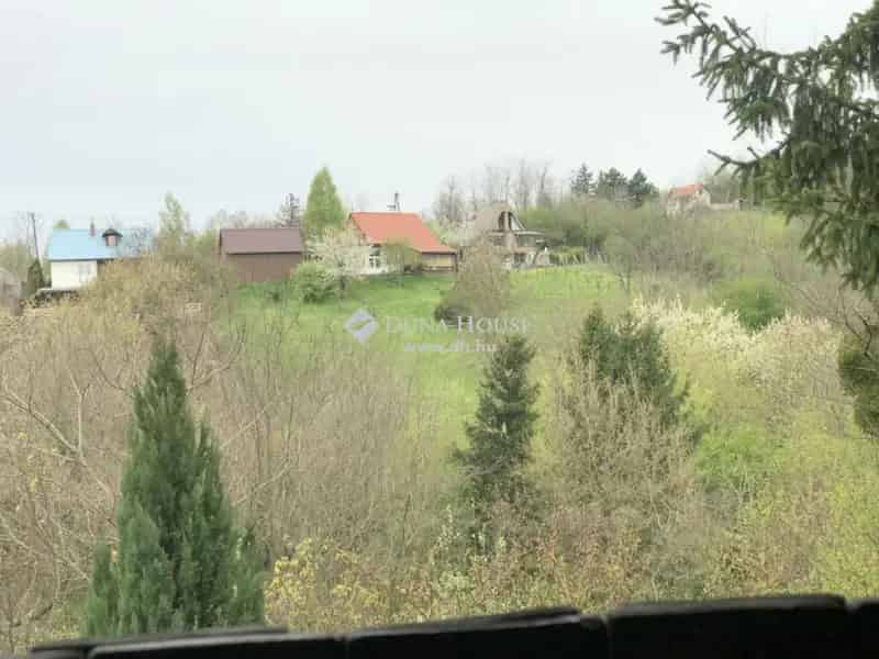 Erdő melletti kétszintes ház Csácsiban