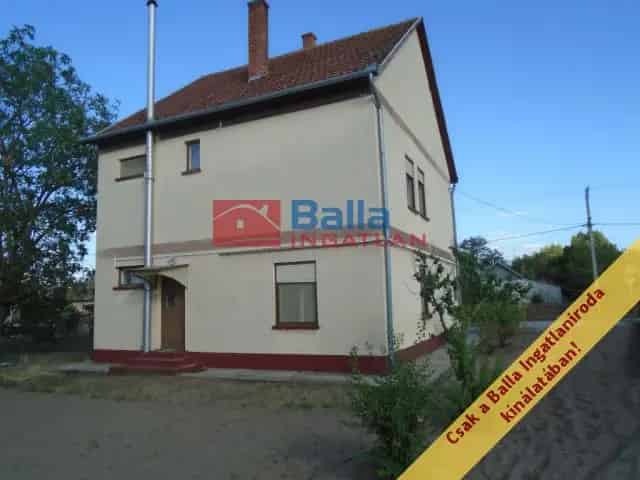 Tiszakécske családi ház eladó 100m2 4 szoba 2940m2 telek