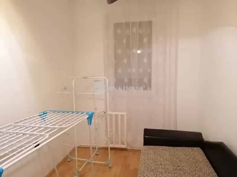Pécs Kertváros 39nm-es 2 szobás panellakás eladó