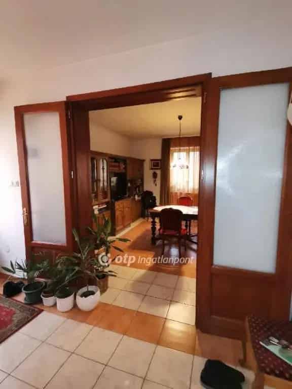 126 m2-es családi ház és 574 m2-es étterem-panzió eladó Szabadkígyóson