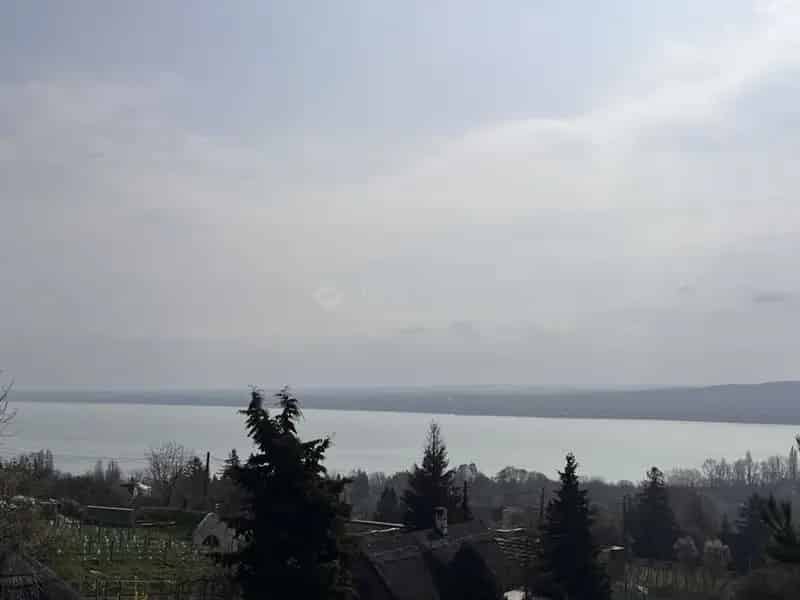 Tihanyi panorámás ház eladó nagy telekkel