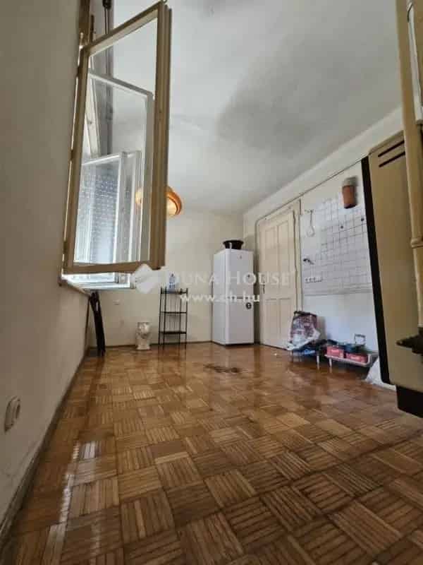 Felujitando csalad ház saroktelken nagy lehetosegekkel