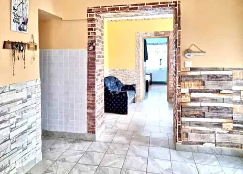 98 m² családi ház 8377 m² telekkel Petőmihályfán