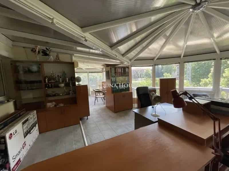 Pestújhelyi családi ház eladó - 400m2, medence, iroda lehetőség