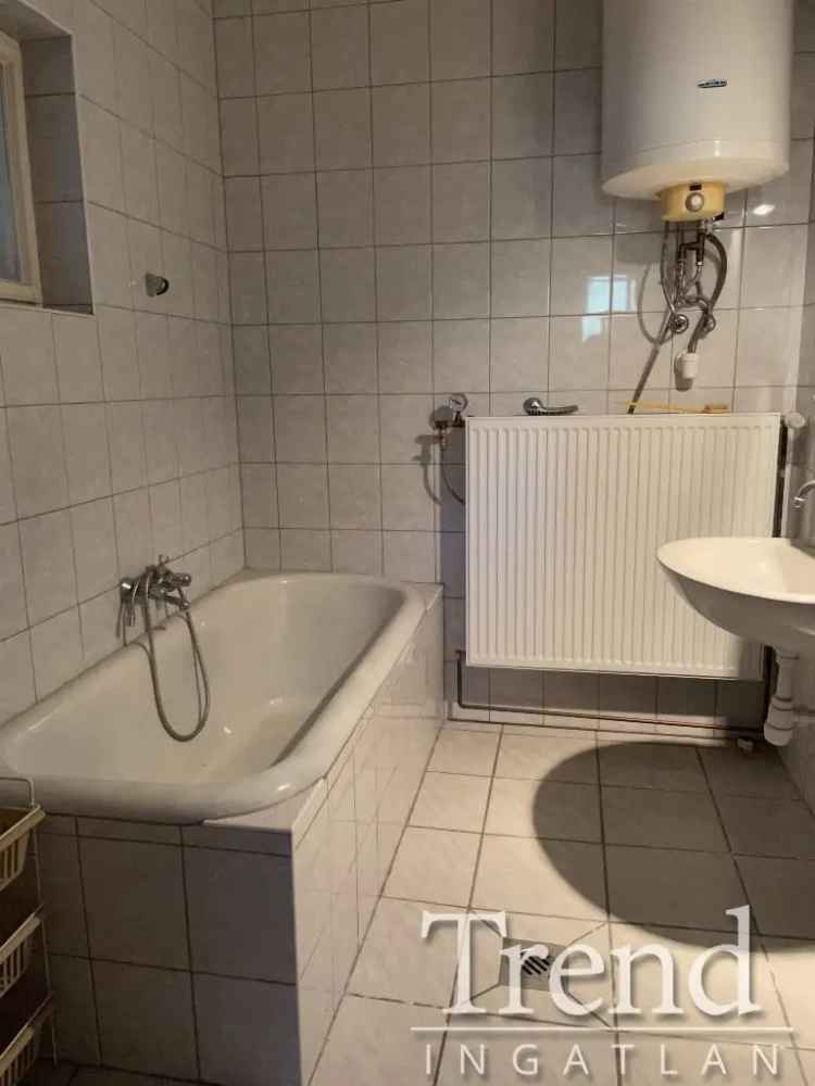 Dunaföldvár Központi 3 Szobás Ház Üzlethelyiséggel Eladó
