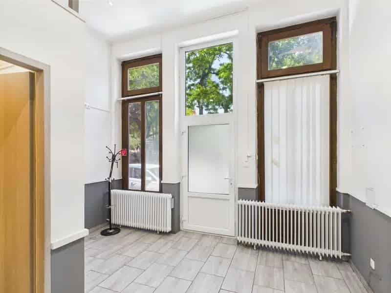 Klauzál tér üzlethelyiség eladó 122m2