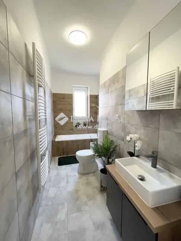 Pécs Belváros 70m2-es Felújított Tégla Lakás Eladó
