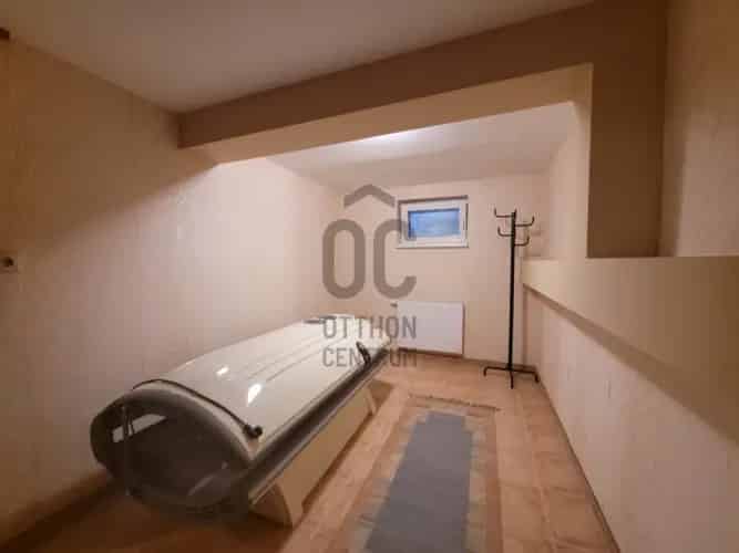 Szombathelyi családi ház eladó - 5 szoba, 4 fürdő, medence, jakuzzi