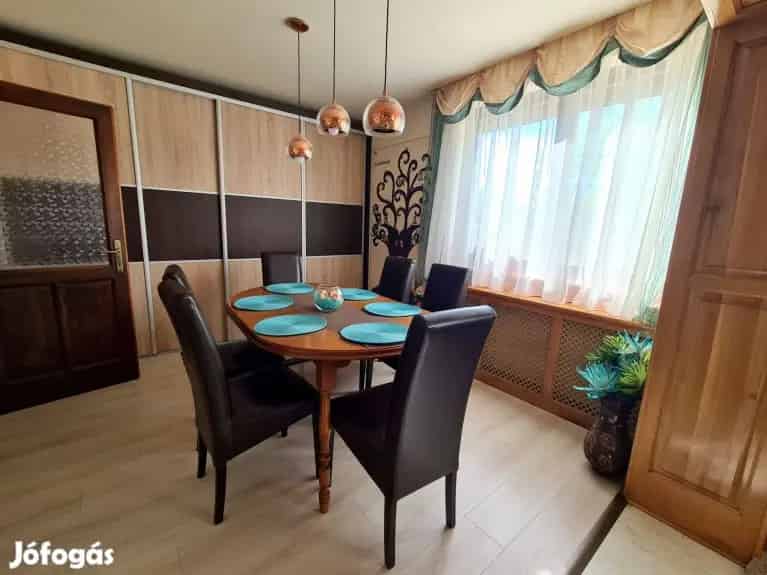 Debrecen Kondoros 160m2-es családi ház eladó