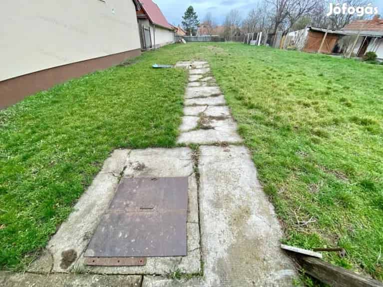 Szarvasi építési telek eladó - 699 m2 Holtág közelében