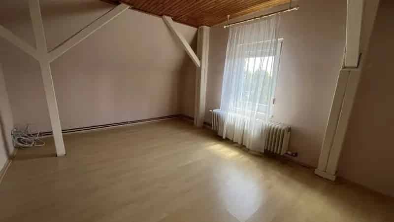 Alsójózsai családi ház kiadó - Nappali + 3 szoba, dupla garázs