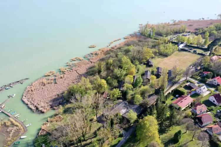 Balatongyörök Vízparti Ingatlan Elado 13000m2 8 Faház Étterem