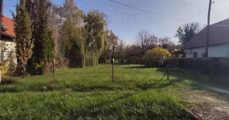 Balatonőszödi építési telek eladó - 572 m2