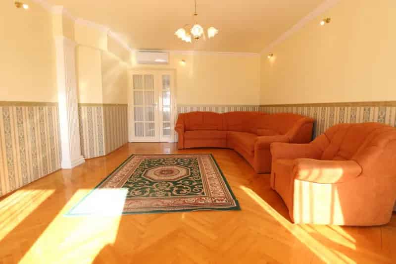 Győr Belváros 109m2 3 szobás tégla lakás kiadó