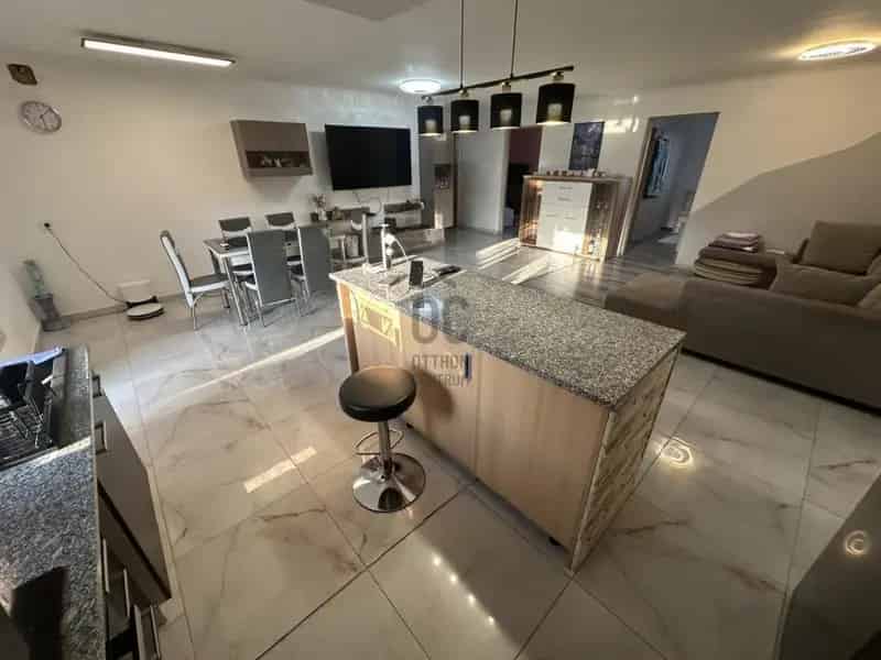 Zalaszentgrót 90m2-es családi ház eladó - 2+1 szoba, garzon, garázs