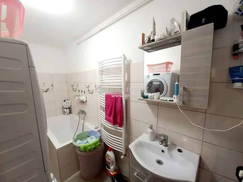 Felujitott csaladhaz Nagykoroeson uj tetovel
