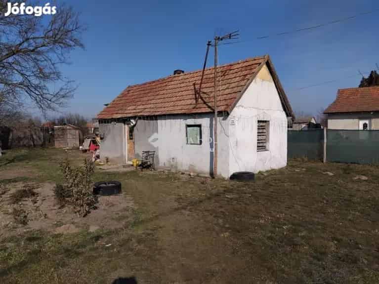 Eladó ház Lajosmizse szélén 1073 m2 telekkel