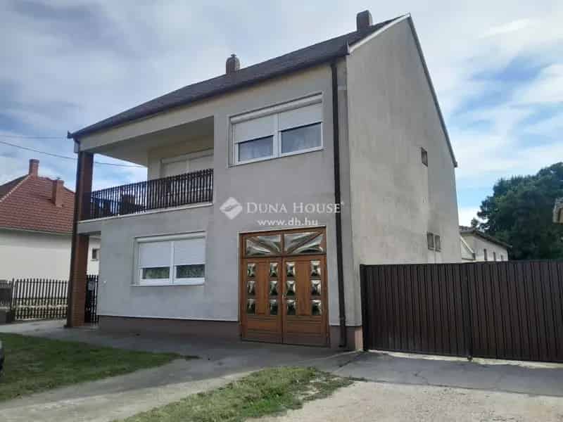 174m2-es Családi Ház 1626m2 Telekkel Rábapordányban