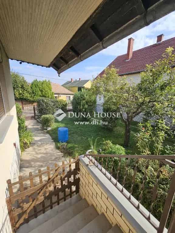 Berhida 3 szobás családi ház eladó 1222 m2-es telken