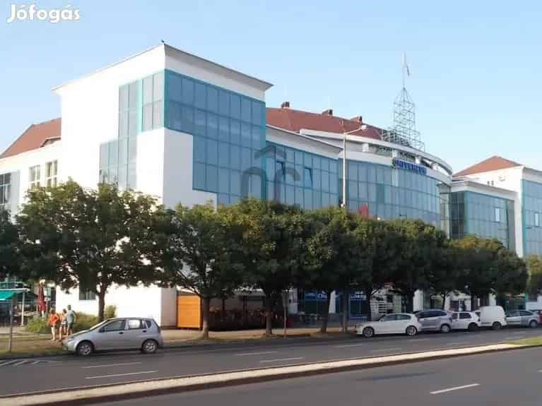 Eladó felújított iroda Nyíregyháza belvárosában
