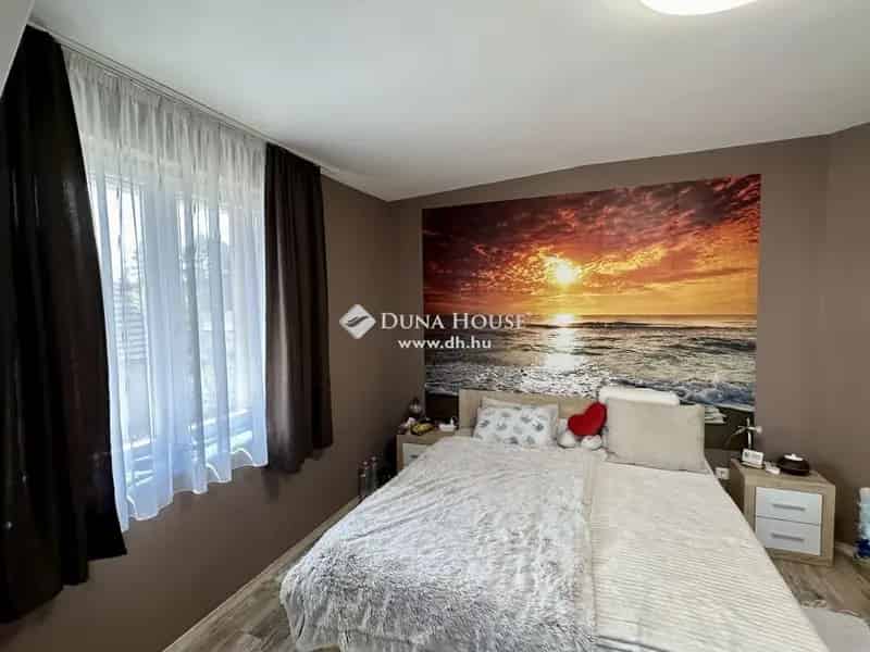 Pomáz Központjában HÉV Közeli 3 Szobás 180m2-es Ház Eladó