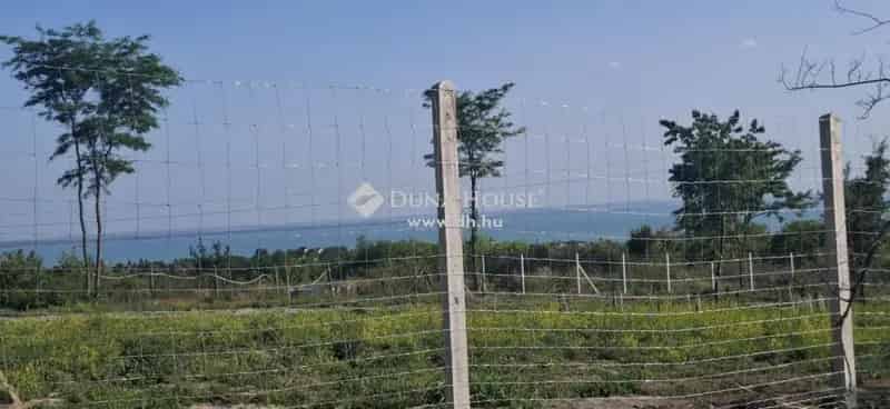 Balatonkenesei telek eladó panorámával
