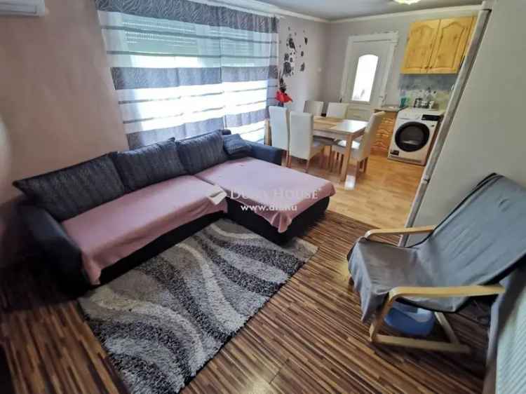 Tiszasason elado 82 m2-es felujitott csalad haz 3 haloszobaval