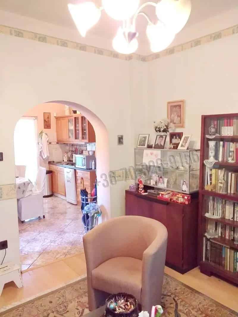 Halásztelek: 60m2-es lakás 50m2-es rendelővel és 700m2-es kerttel eladó