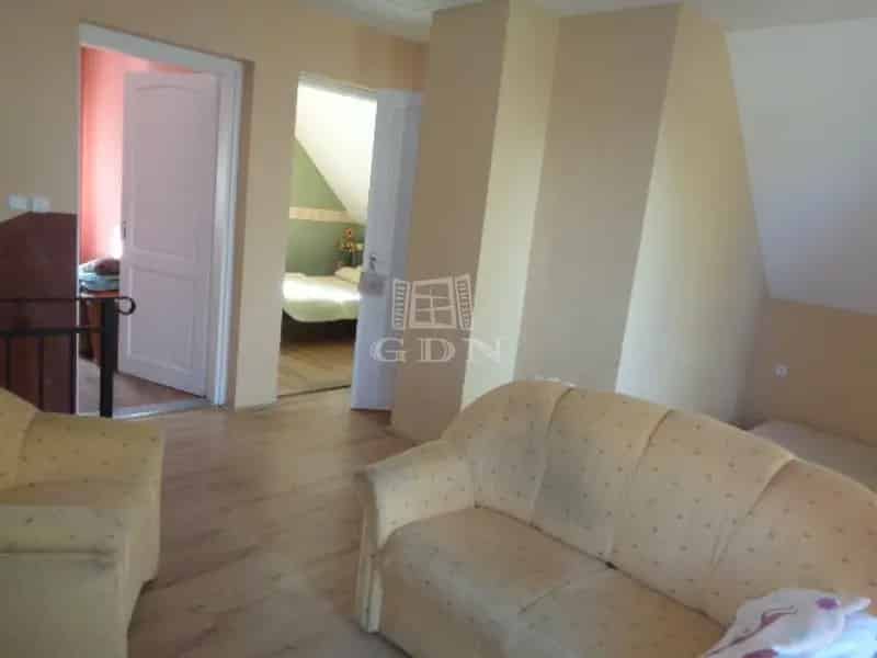 120m2-es ház 40 371m2-es telekkel eladó