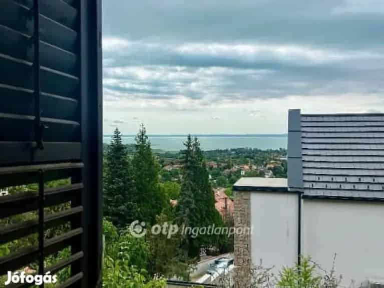 Csopaki eladó 36 nm-es ház Balatoni panorámával