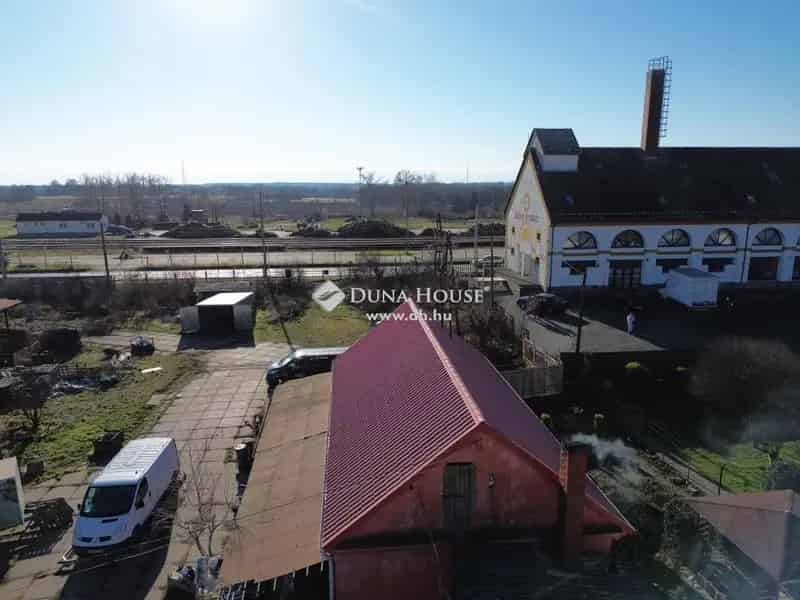 Szigetvar Telephely Elado 1 Hektar 240nm Epulettel