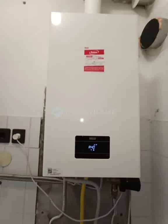 Cegléd belváros 300nm-es üzleti épület kiadó
