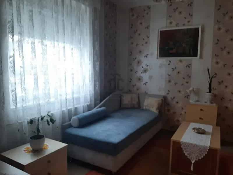 Ajkai Ikerház Eladó 70nm 2 Szoba Kerttel Garázzsal