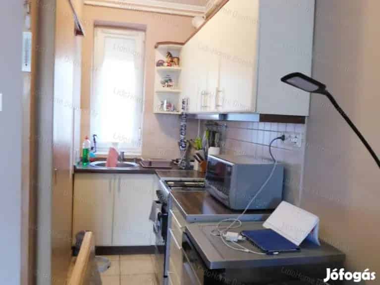 Földszinti lakás Dombóváron terasszal és előkerttel
