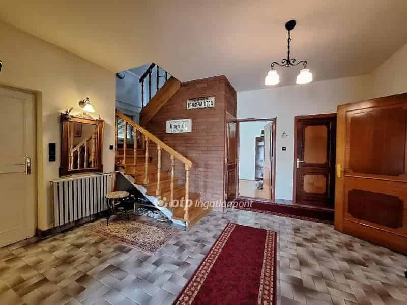 Alsóörsön eladó 2 szintes családi ház