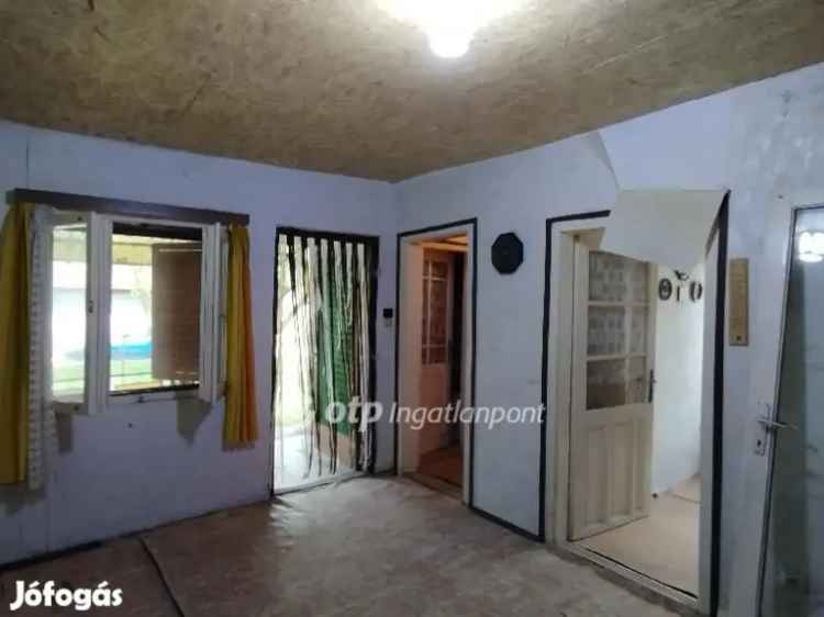 Eladó Nyaraló Jászárokszállás - 30 4 nm-es, felújítandó