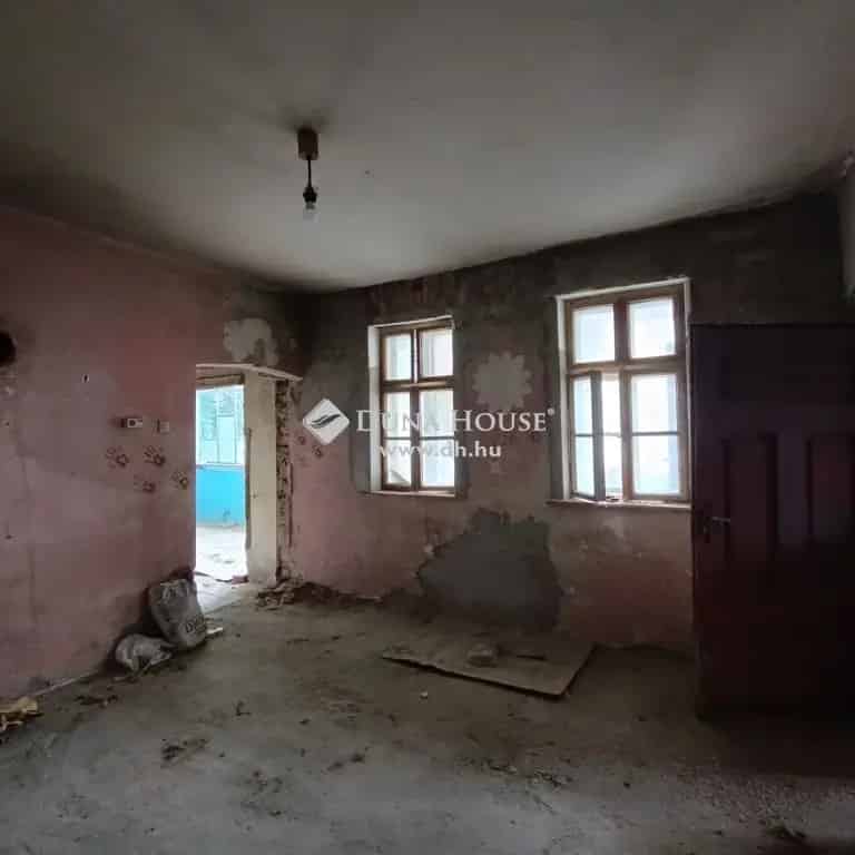 Eszteregnye családi ház teljes felújítással - 110nm - 4 szoba