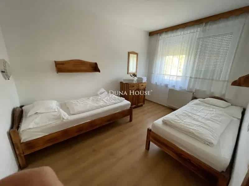 Apartmanház eladó Sárváron 11 apartmannal befektetőknek és családoknak