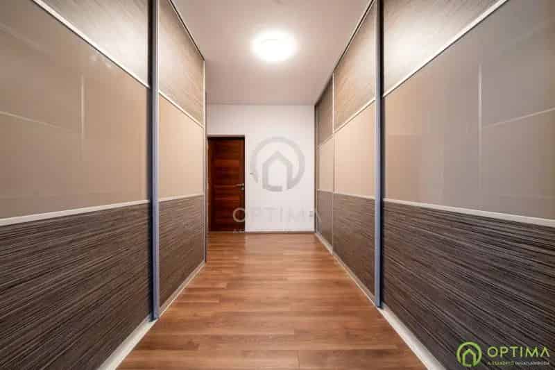 Elado Családi Haz Erd Parkvarosban Medence Jakuzzi Wellness