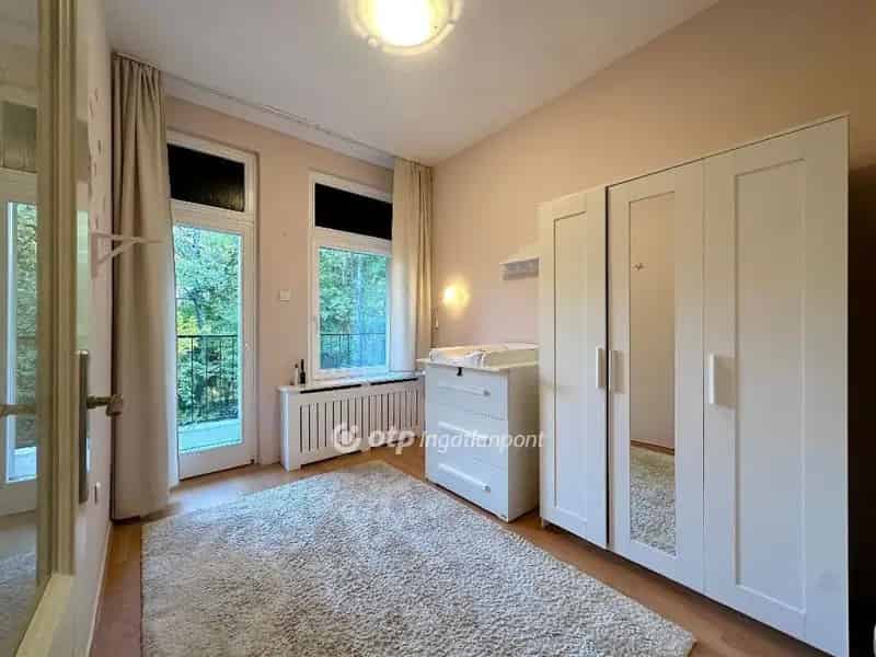 Svábhegyi 3 szintes 3 szobás ház kerttel garázzsal eladó