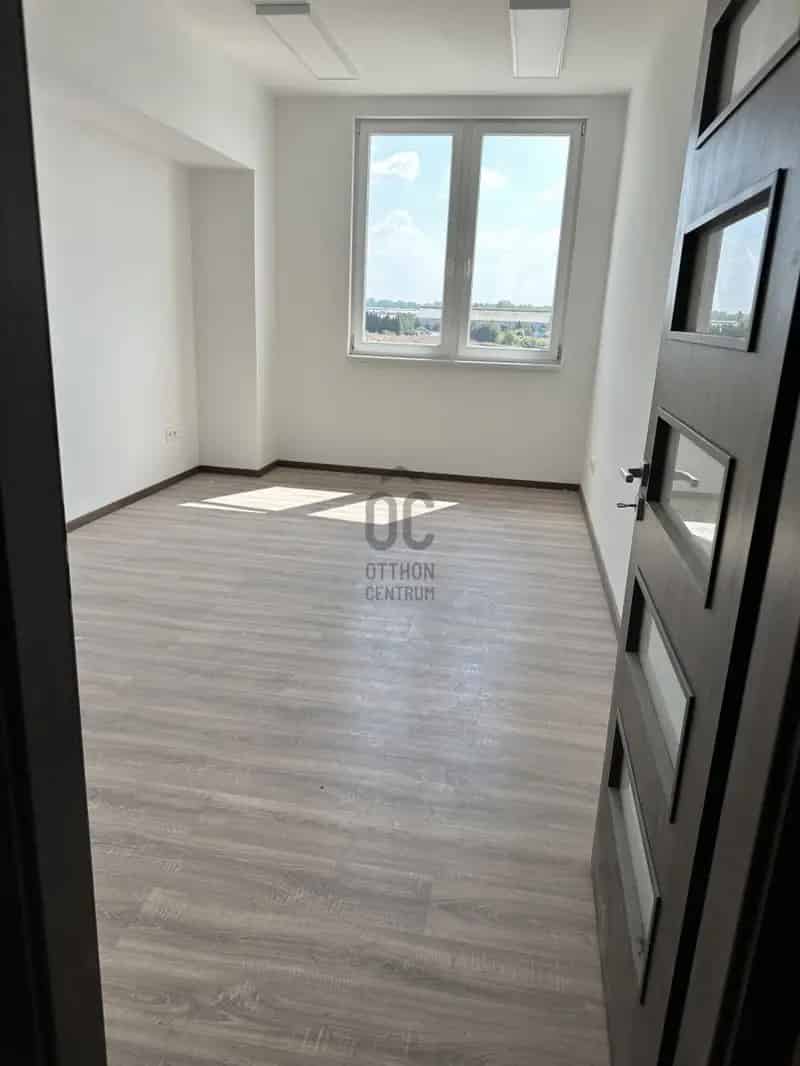 Szolnoki Ipari Park 603 nm-es Felújított Iroda Kiadó