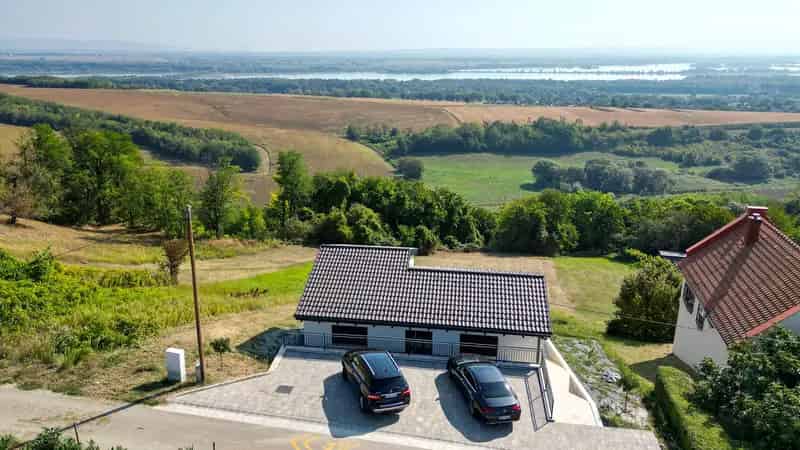 Új építésű családi ház panorámás kilátással