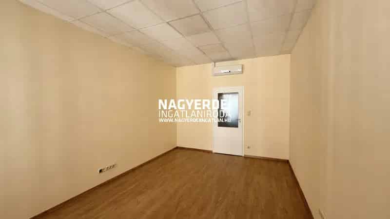 Debrecen belváros 39 nm-es iroda kiadó