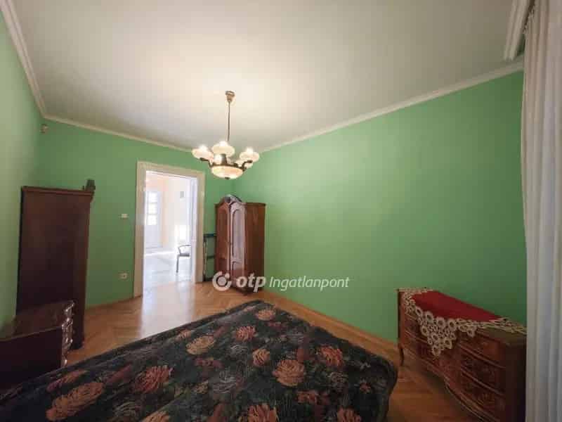 246 m2-es felújított nagypolgári ház Budapest XVI kerületben