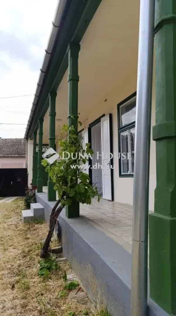 Bátaszék Vályogház Eladó Felújított 113m2 90m2 Pince