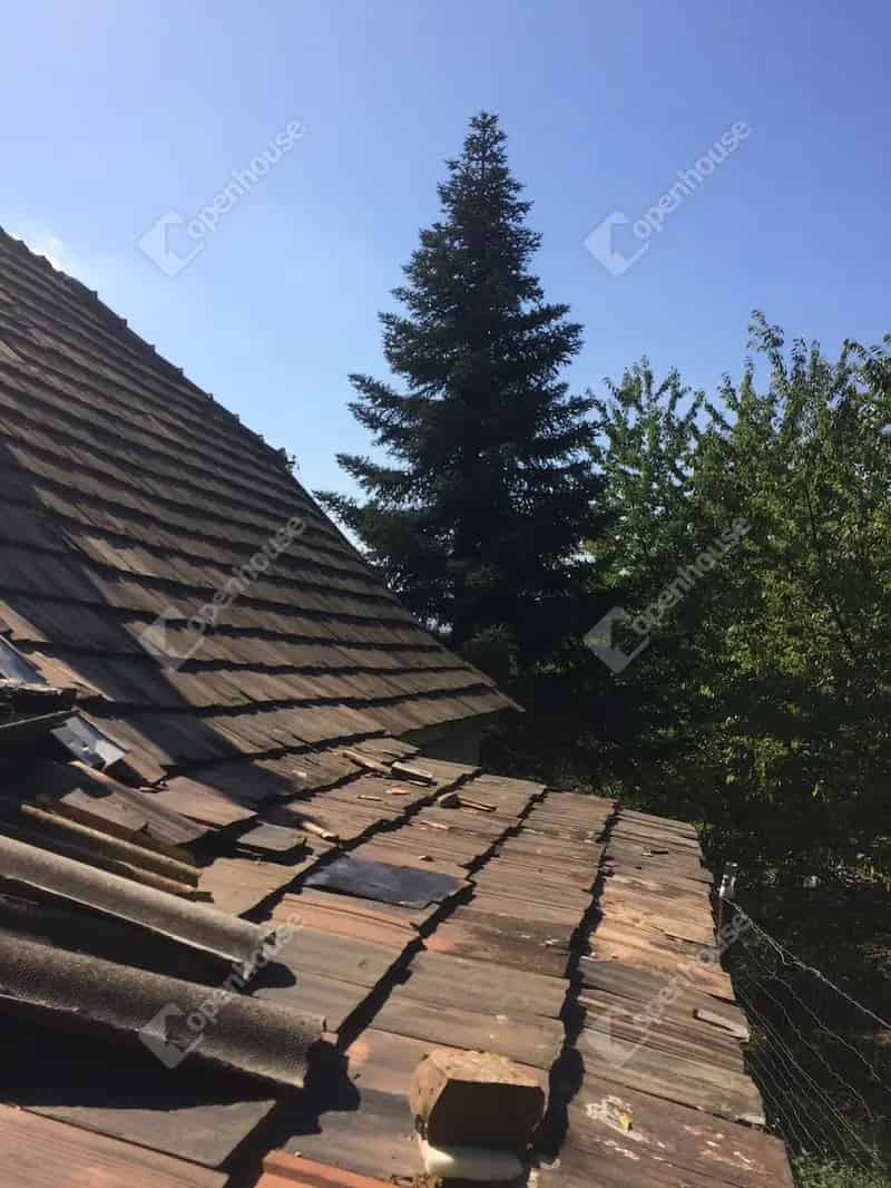 Tatabánya Turul oldal zártkerti ház felújítandó