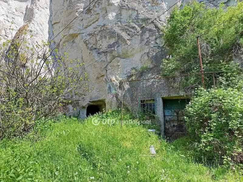 Egri Pincék Eladó Kőporoson 3x50m2