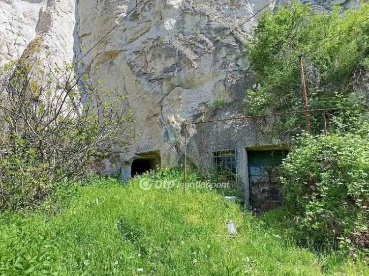 Egri Pincék Eladó Kőporoson 3x50m2